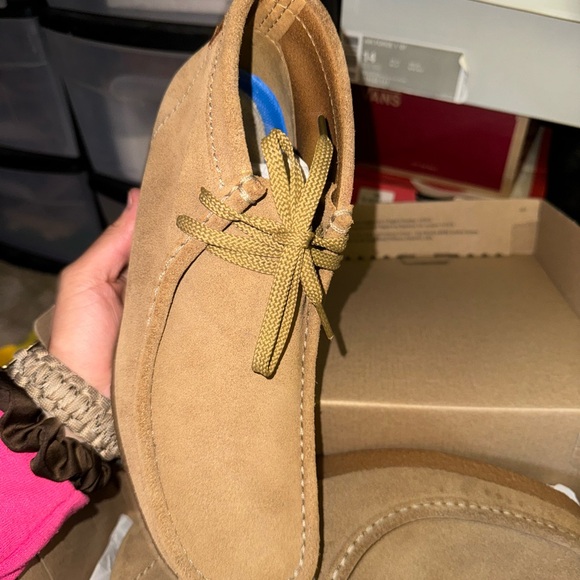 Selling these Clarks shoe. I've not work them a handfull of times - Picture 3 of 4